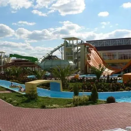Family Bohemi Ii Къща за гости